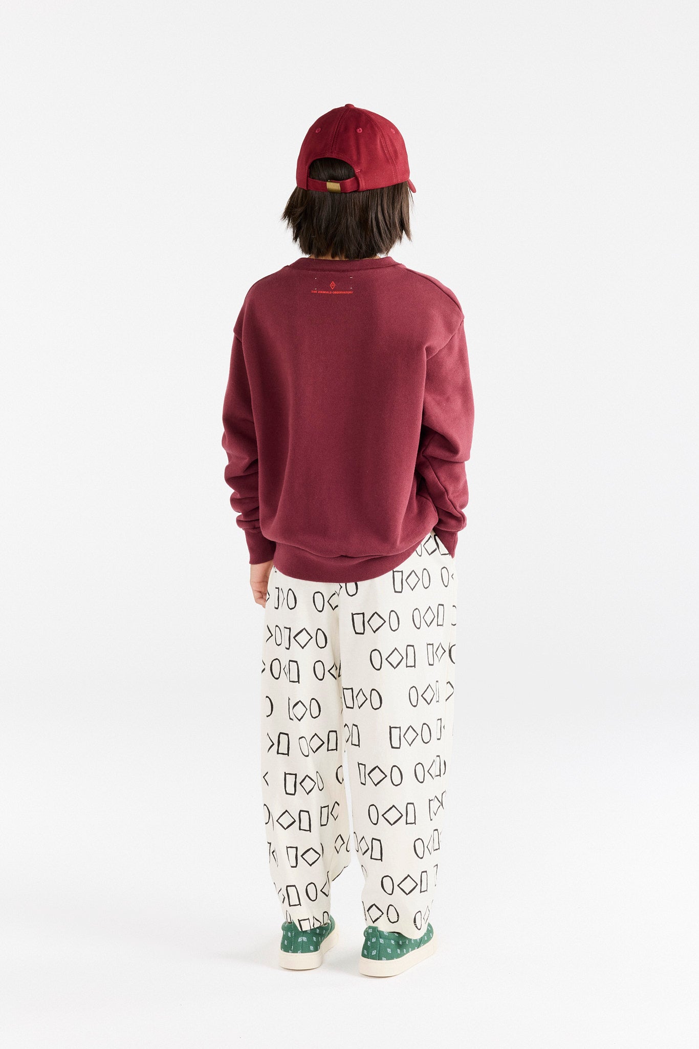 Hearts Browned Garnet Bear Sweatshirt MODEL BACK