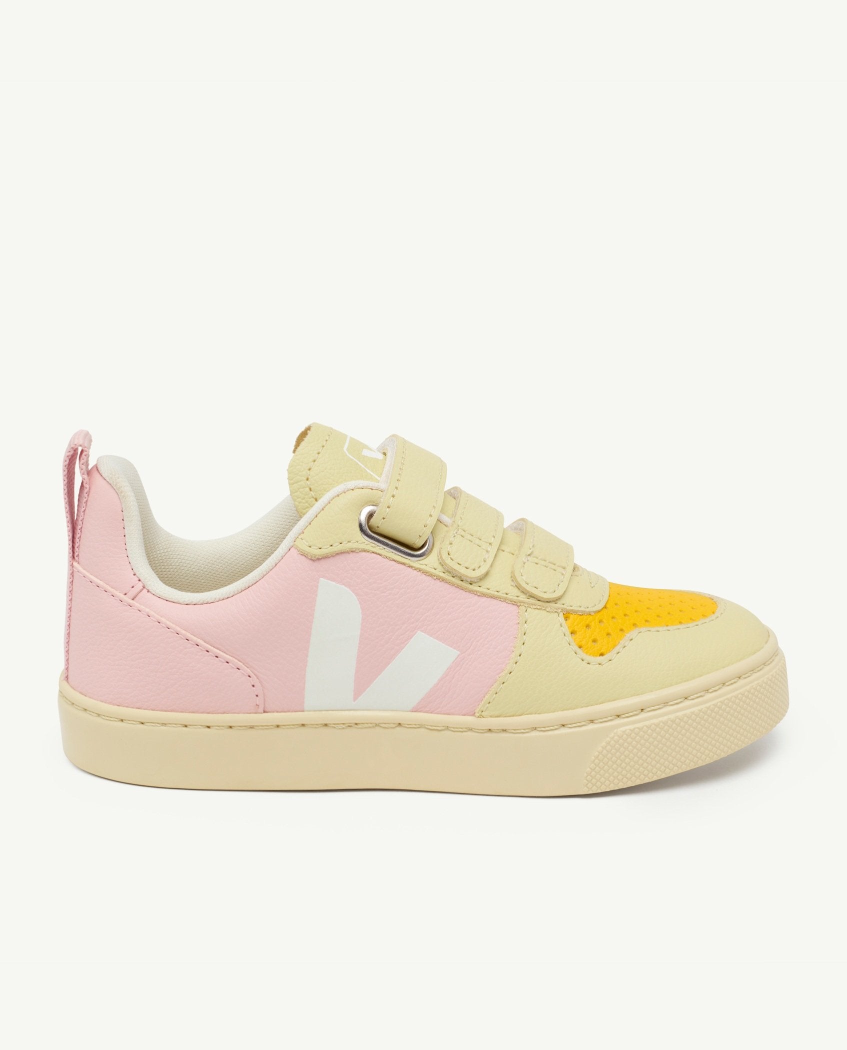 Soft Pink Veja Sneakers PRODUCT SIDE