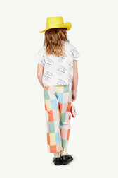 In the image, a kid is wearing camel pants with white squares and a short-sleeve white baboon shirt. These products are part of The Animals Observatory Spring-Summer 2024 collection. The clothes are shown from the back in the image.